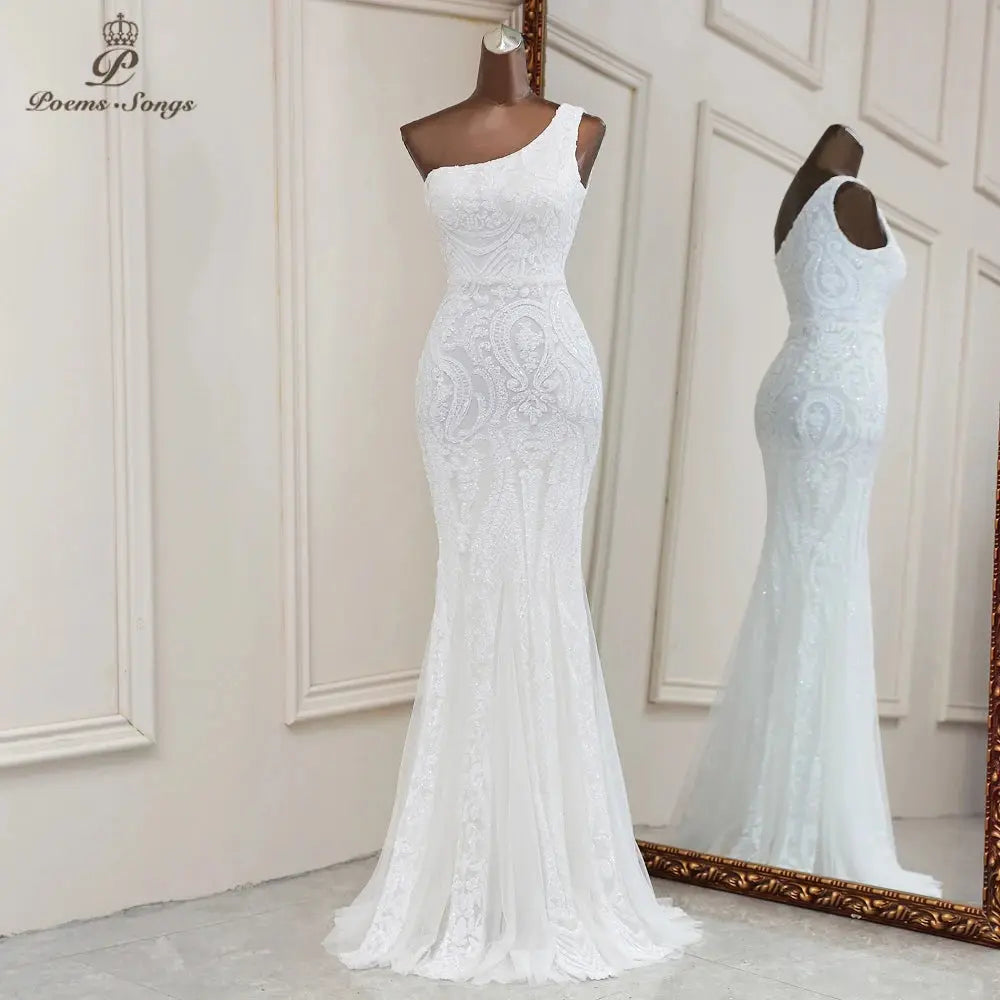 Captivate the Gala: Shimmering One-Shoulder Gown