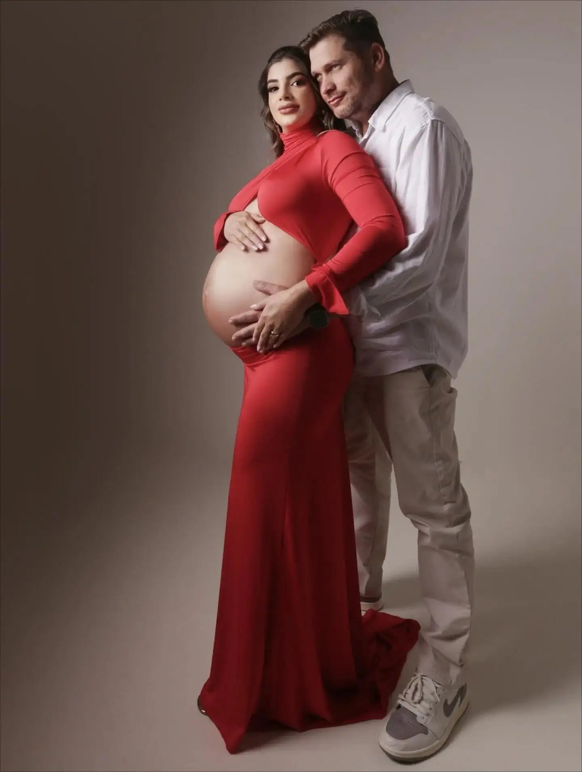 Sweetheart Floor-Length Maternity Gown
