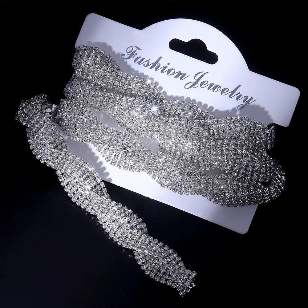 Captivate with Sparkle: Rhinestone Trim for Luxe Creations