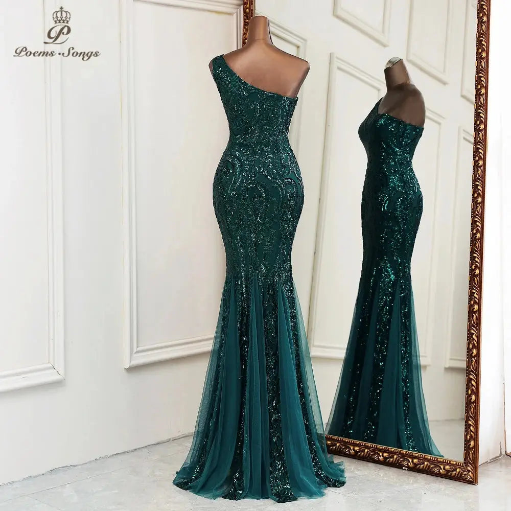 Captivate the Gala: Shimmering One-Shoulder Gown