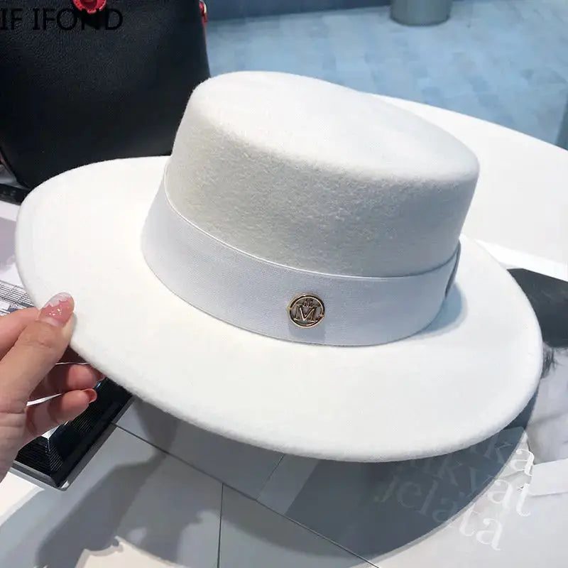 Chic Silhouette Fedora: Transform Your Presence
