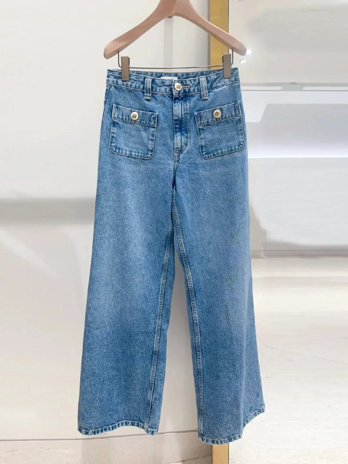 Breeze Through Your Day: Effortless Chic Jeans