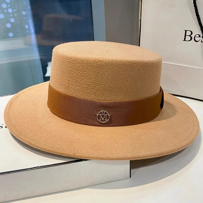 Chic Silhouette Fedora: Transform Your Presence