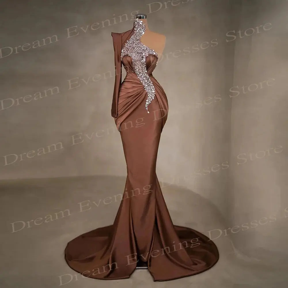 Captivate the Night: One-Shoulder Satin Elegance