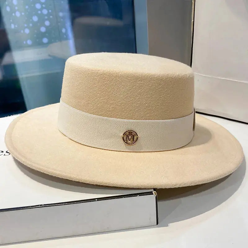 Chic Silhouette Fedora: Transform Your Presence