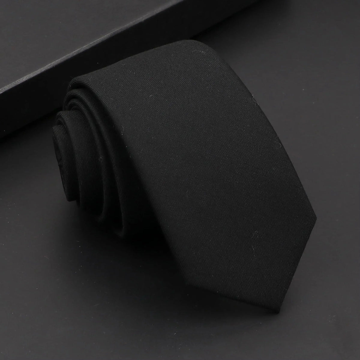Streamlined Black Tie